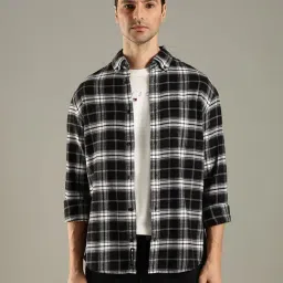 Tommy Hilfiger Black Cotton Regular Fit Checks Shirt-image-61