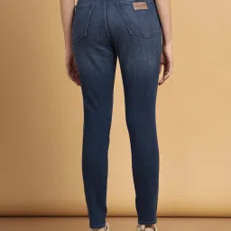 Wrangler Mid Blue High Rise Skinny Fit Jeans image 2