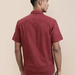 Crocodile Red Cotton Solid Regular Fit Shirt image 2