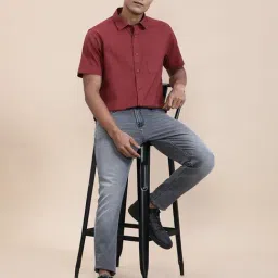 Crocodile Red Cotton Solid Regular Fit Shirt image 5