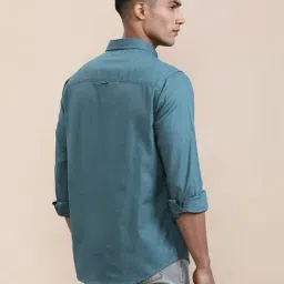 Crocodile Green Cotton Solid Regular Fit Shirt image 2