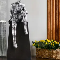 Zart Black Idol Showpiece image 1