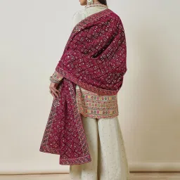 Soch Magenta Solid Dupatta image 2