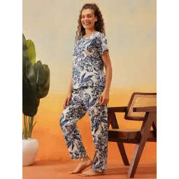 Clovia White Regular Fit Floral Print Night Suit image 4