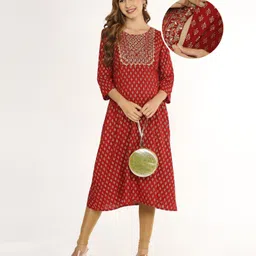 Bella Mama Three Fourth Sleeves Yoke Embroidered Maternity Kurta Gold Print - Red-picture-12