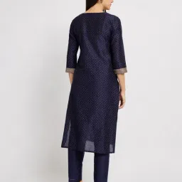 Span Blue Silk Embroidery Three-Quarter Sleeves Kurta image 2