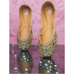 NR BY NIDHI RATHI Women Gold-Toned Juttis-picture-23
