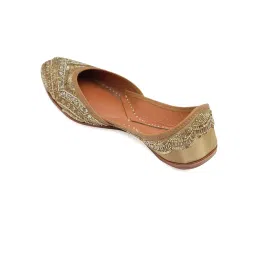 NR BY NIDHI RATHI Gold-Toned Fabric Embroidered Juttis-image-72
