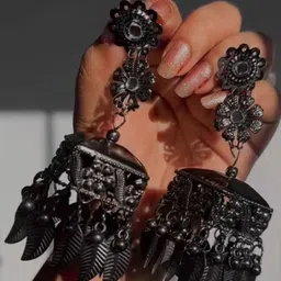 ISLANA Circular Drop Earrings-picture-31