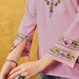 QAZMI Embroidered V-Neck Kurti image 3