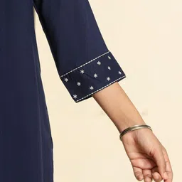 FLAMBOYANT Women Floral Embroidered Kurti with Trouser & Dupatta image 3