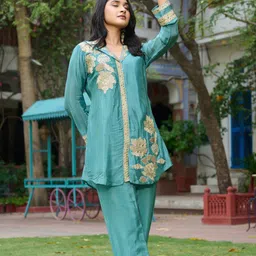 Kaftanize Floral Embroidered V-Neck Tunic With Trousers Co-Ords image 5
