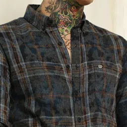 Campus Sutra Comfort Checked Spread Collar Casual Shirt image 5