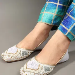 retro walk Mojaris For Women image 2