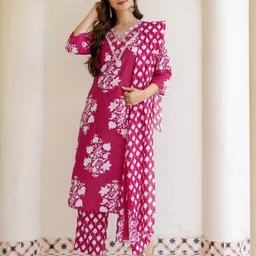 divastri Women Cotton Blend Kurta Pant Dupatta Set image 4