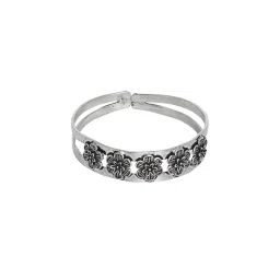 Teejh Pitara Collection Fulki Silver Oxidized Jewellery Set image 2