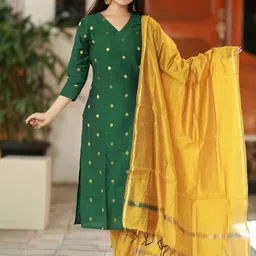 GoSriKi Women Geometric Printed Kurta with Trousers & Dupatta image 4