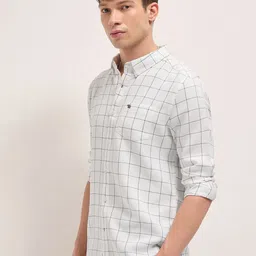 THE BEAR HOUSE Men Slim Fit Checked Button-Down Collar Casual Shirt image 3