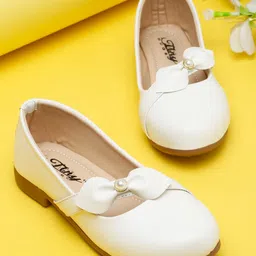 Tiny Bugs Bow Embellished Ballerinas - White-picture-14