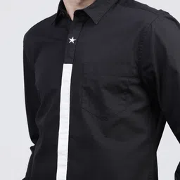HIGHLANDER Men Black Slim Fit Solid Casual Shirt image 2
