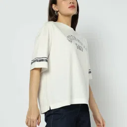 GAP White Relaxed Fit Graphic T-Shirt image 3