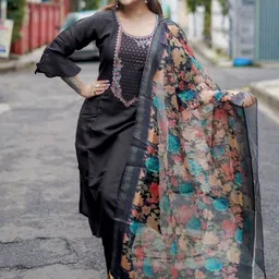 VredeVogel Floral Yoke Design Regular Sequinned Kurta With Trousers & Dupatta-picture-40