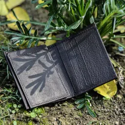 Celtic Brown Leather Bi-Fold Wallet image 3
