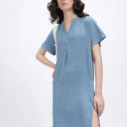 glitchez Plisse Effect Mandarin Collar Shift Dress with Side Slits-picture-11
