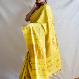Sundarii Yellow Linen Solid Saree image 3