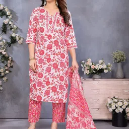 Banwaree Women Floral Printed Kurta with Trouser & Dupatta image 5