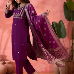 HERE&NOW Floral Embroidered Notch Neck Sequinned Straight Kurta With Trousers & Dupatta image 4