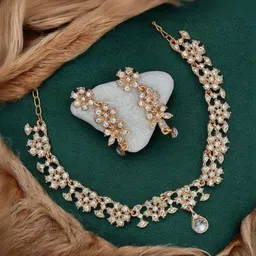 Women Click Stones Studded Jewellery Set image 3