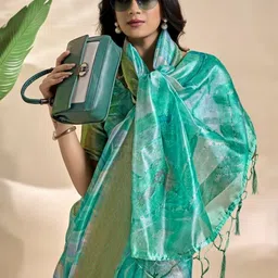 VelvetHue Silk Blend Saree image 2