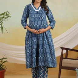Ikk Kudi by Seerat Floral Printed Pleated Maternity Pure Cotton A-Line Kurta With Trousers-picture-33