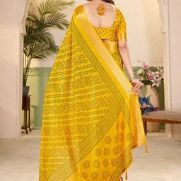 SSHAGUN LIFESTYLE Bandhani Printed Woven Design Border Bandhani Saree image 4