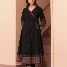 SAVI Ethnic Motifs Printed V-Neck Angrakha Pure Cotton Anarkali Kurta With Trouser-picture-27