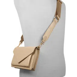 Call It Spring LARISSAA Taupe Textured Small Cross Body Bag image 4