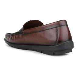 ATESBER by Inc.5 Men Textured Leather Loafers image 2