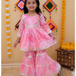 aatya kiids AATYA by Shruti Agarwal Cotton Three Fourth Sleeves Leaves Printed & Lace Embellished Kurta Sharara Set - Pink image 5