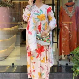 CANIZZARO Women Floral Printed Panelled Pure Cotton Kurta with Trousers & Dupatta image 4