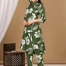 NE STYLE Women Floral Printed Regular Kurta with Trousers image 3