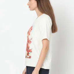Vero Moda White & Red Cotton Floral Print T-Shirt image 4
