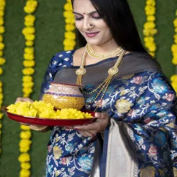 SHUBHKALA Blue Silk Woven Saree With Unstitched Blouse image 4