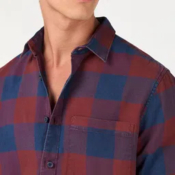 Bewakoof Men Gingham Checked Spread Collar Pure Cotton Casual Shirt image 4