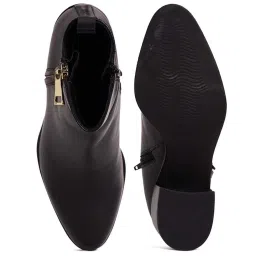 Peach Flores Women's Valeria Black Casual Boots image 4