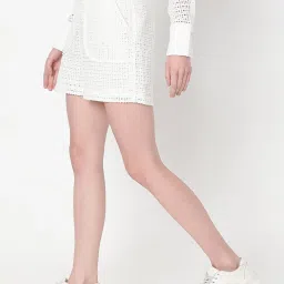 Vero Moda White Cotton Self Design Shorts image 4