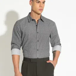 Showoffff Black Cotton Regular Fit Checks Shirt-picture-23