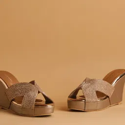 Eridani Women's Piyasi Rose Gold Ethnic Wedges image 4