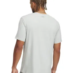 UNDER ARMOUR Green Regular Fit Solid T-Shirt image 2