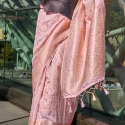 Vardha Pink With Gold Chequered Saree With Unstitched Blouse image 4